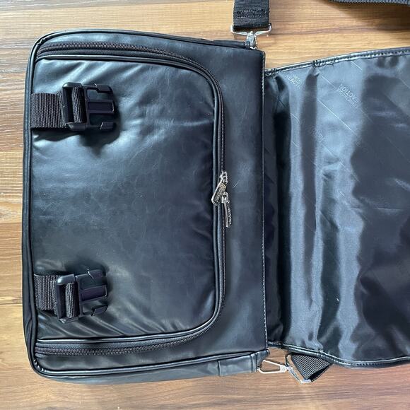 NWT Kenneth Cole Reaction Black 15.4” Screen Laptop Bag 533545GB “Bag To Differ” - Picture 4 of 8